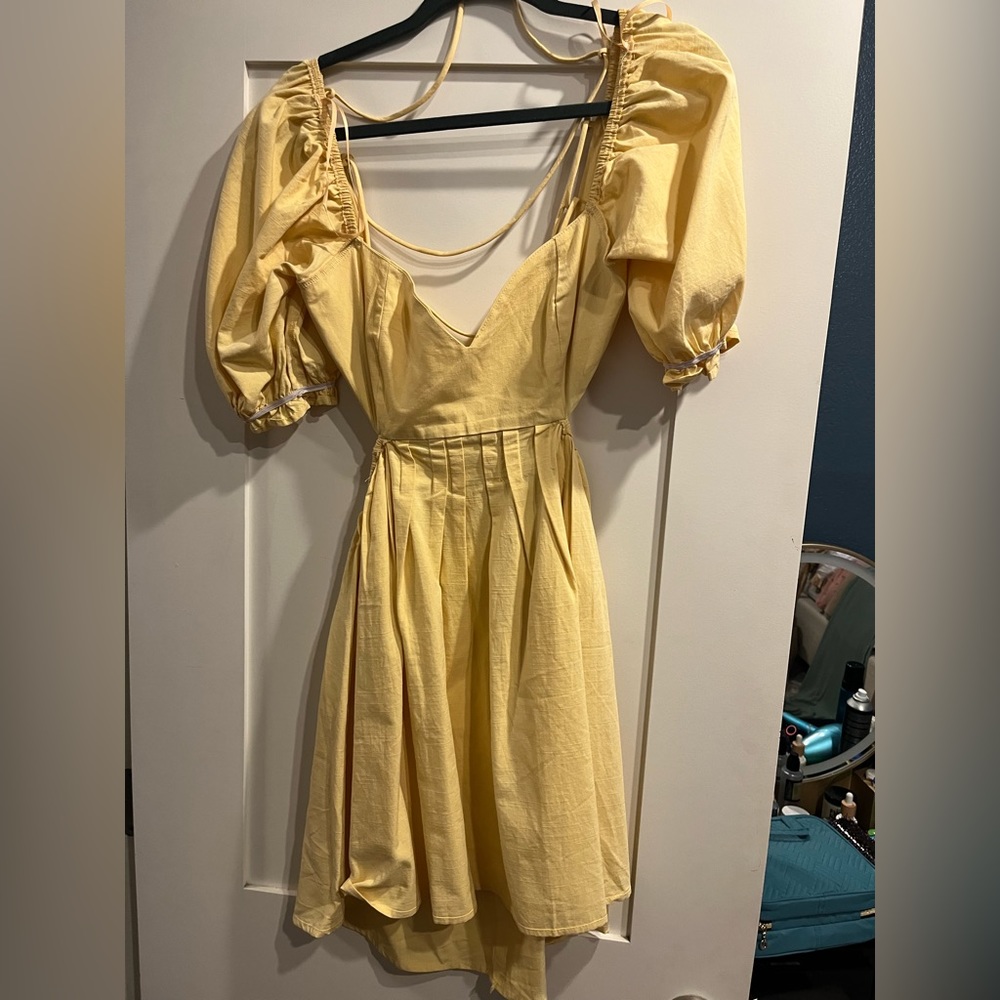 Short yellow dress